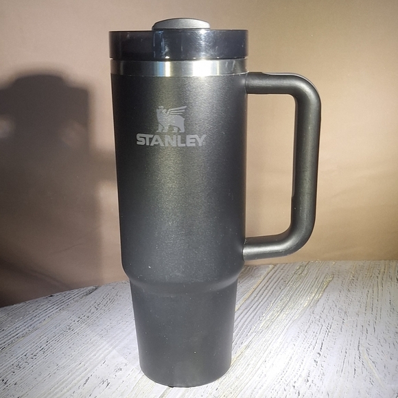 Stanley Black Travel Mug with Handle Quencher H2.0 FlowState Tumbler 30oz. - Picture 1 of 12